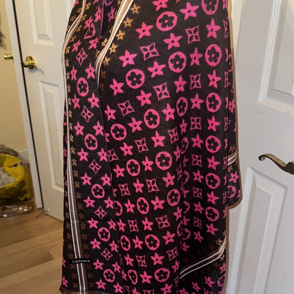Pink Patterned Shawl - Picture 7 of 15